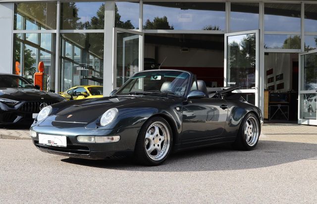 911 993 Carrera 4 Schalter / Deutsch